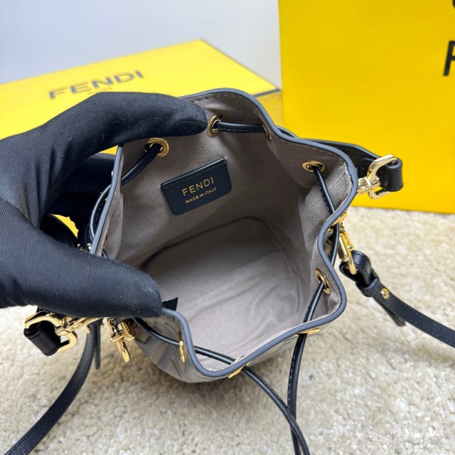 Borsa a secchiello Fendi Dimensioni: 18,5*12*10 cm