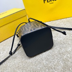 Borsa a secchiello Fendi Dimensioni: 18,5*12*10 cm