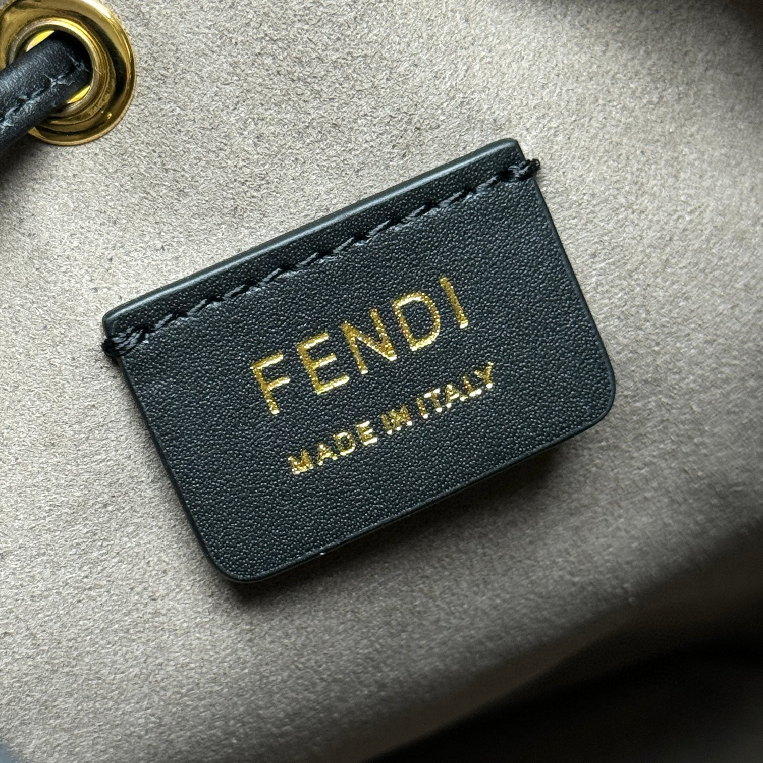 Borsa a secchiello Fendi Dimensioni: 18,5*12*10 cm