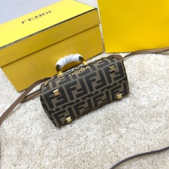 Borsa a mano Fendi Dimensioni: 17*18*8cm