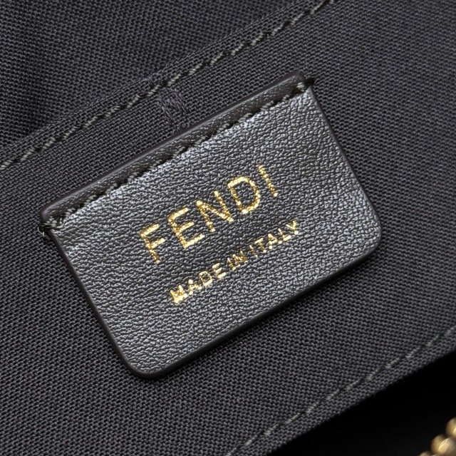 Borsa a mano Fendi Dimensioni: 17*18*8cm