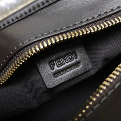 Fendi购物袋尺寸：23*19.5*15cm