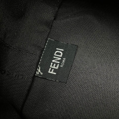 Fendi购物袋尺寸：23*19.5*15cm