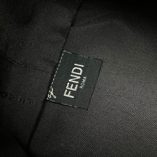 Fendi购物袋尺寸：23*19.5*15cm