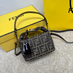 Fendi Kosmetiktasche Größe: 16 x 10 x 13 cm
