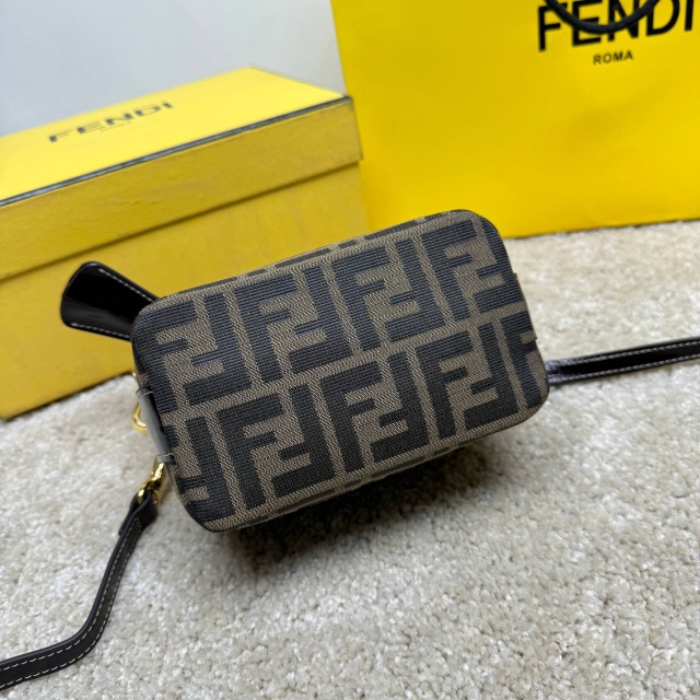 Fendi Kosmetiktasche Größe: 16 x 10 x 13 cm