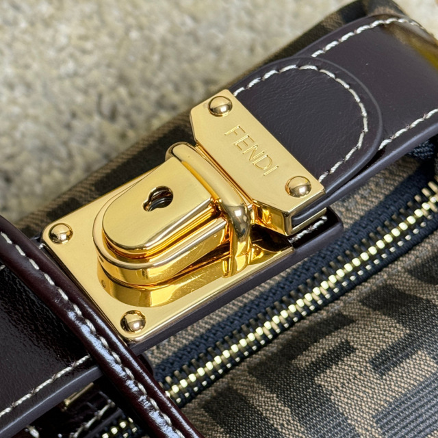 Fendi Kosmetiktasche Größe: 16 x 10 x 13 cm