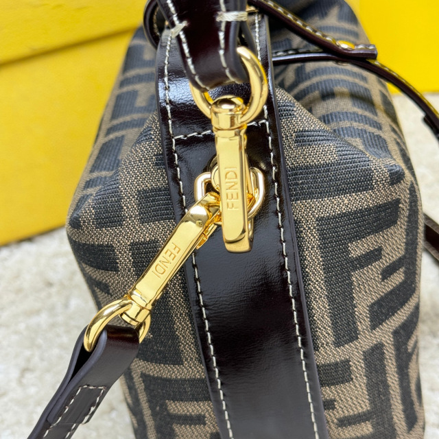 Fendi Kosmetiktasche Größe: 16 x 10 x 13 cm
