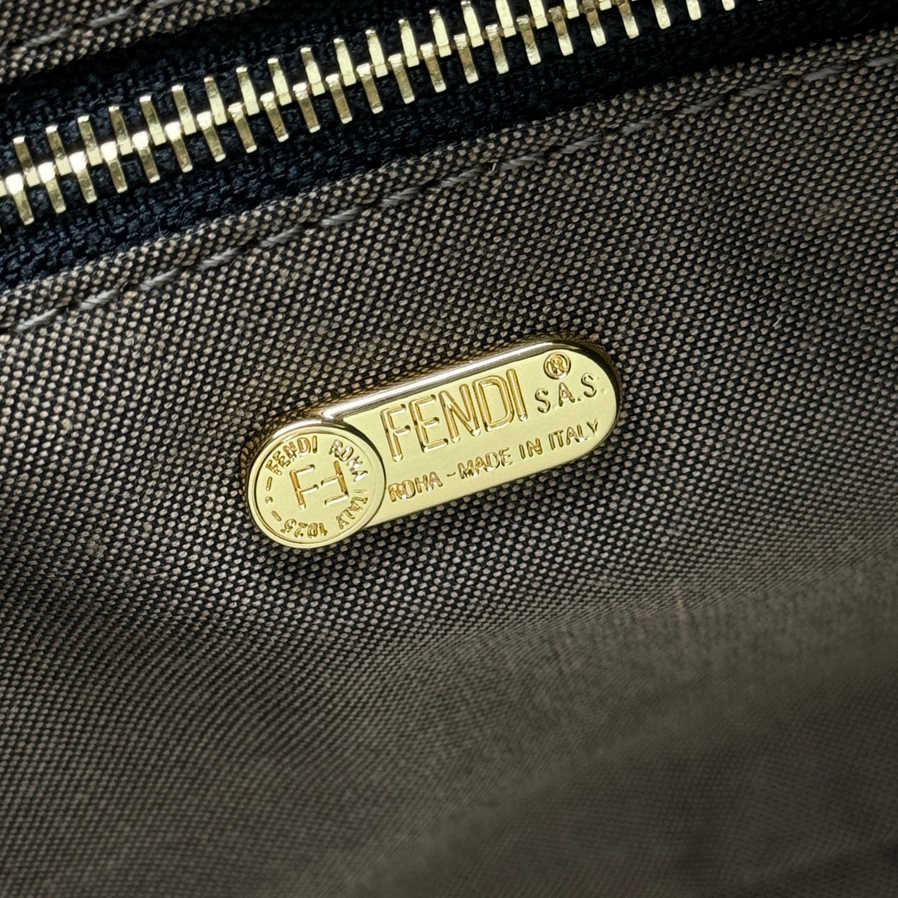 Fendi Kosmetiktasche Größe: 16 x 10 x 13 cm