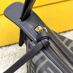 Fendi 单肩包 尺寸：22*4.5*13cm