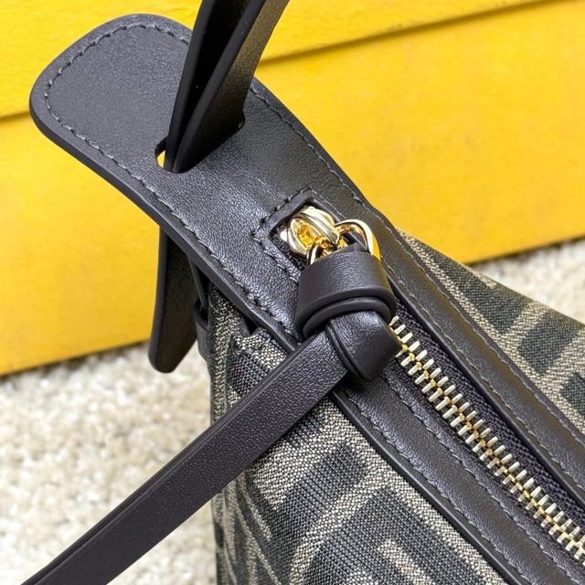 Fendi 单肩包 尺寸：22*4.5*13cm