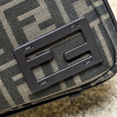 Fendi 单肩包 尺寸：22*4.5*13cm