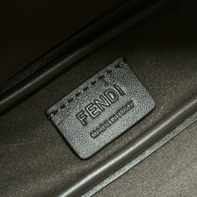Fendi 单肩包 尺寸：22*4.5*13cm