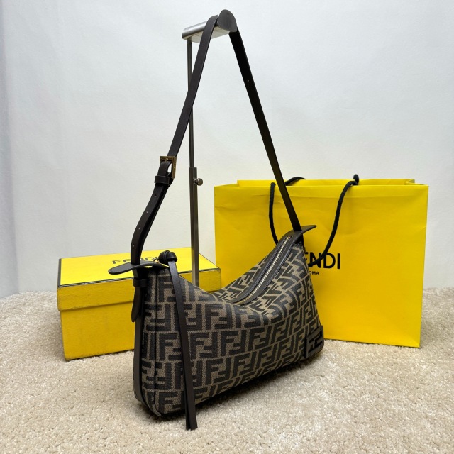 Fendi Einzelne Umhängetasche Größe: 34,5 * 4,5 * 20 cm