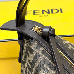 Fendi Einzelne Umhängetasche Größe: 34,5 * 4,5 * 20 cm
