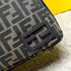 Fendi Einzelne Umhängetasche Größe: 34,5 * 4,5 * 20 cm