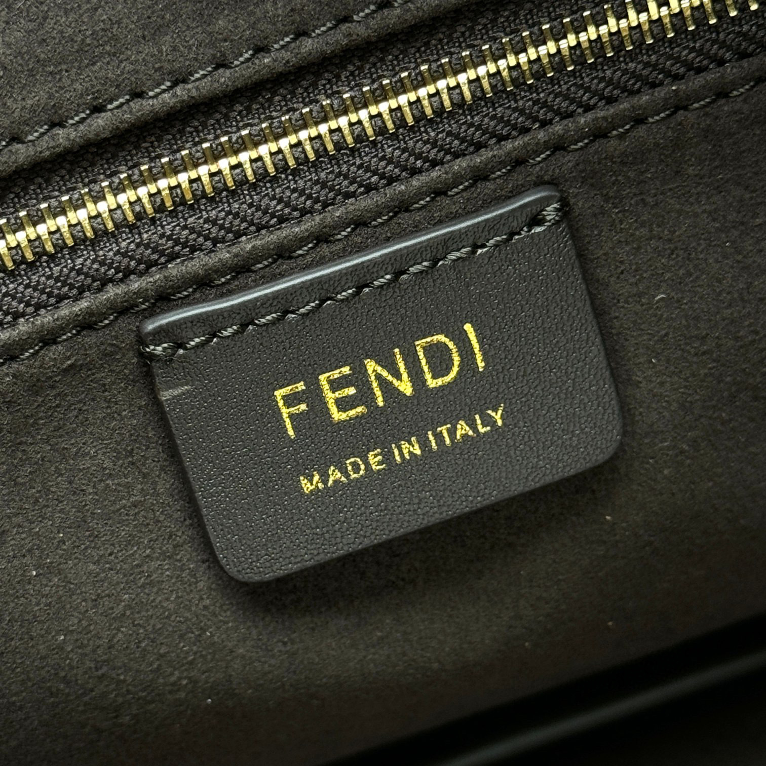 Fendi Einzelne Umhängetasche Größe: 34,5 * 4,5 * 20 cm