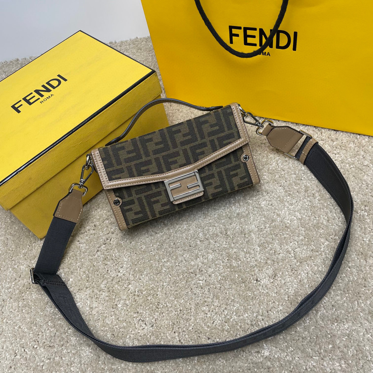 Borsa Fendi Hezibao Dimensioni: 22*13*6,5 cm