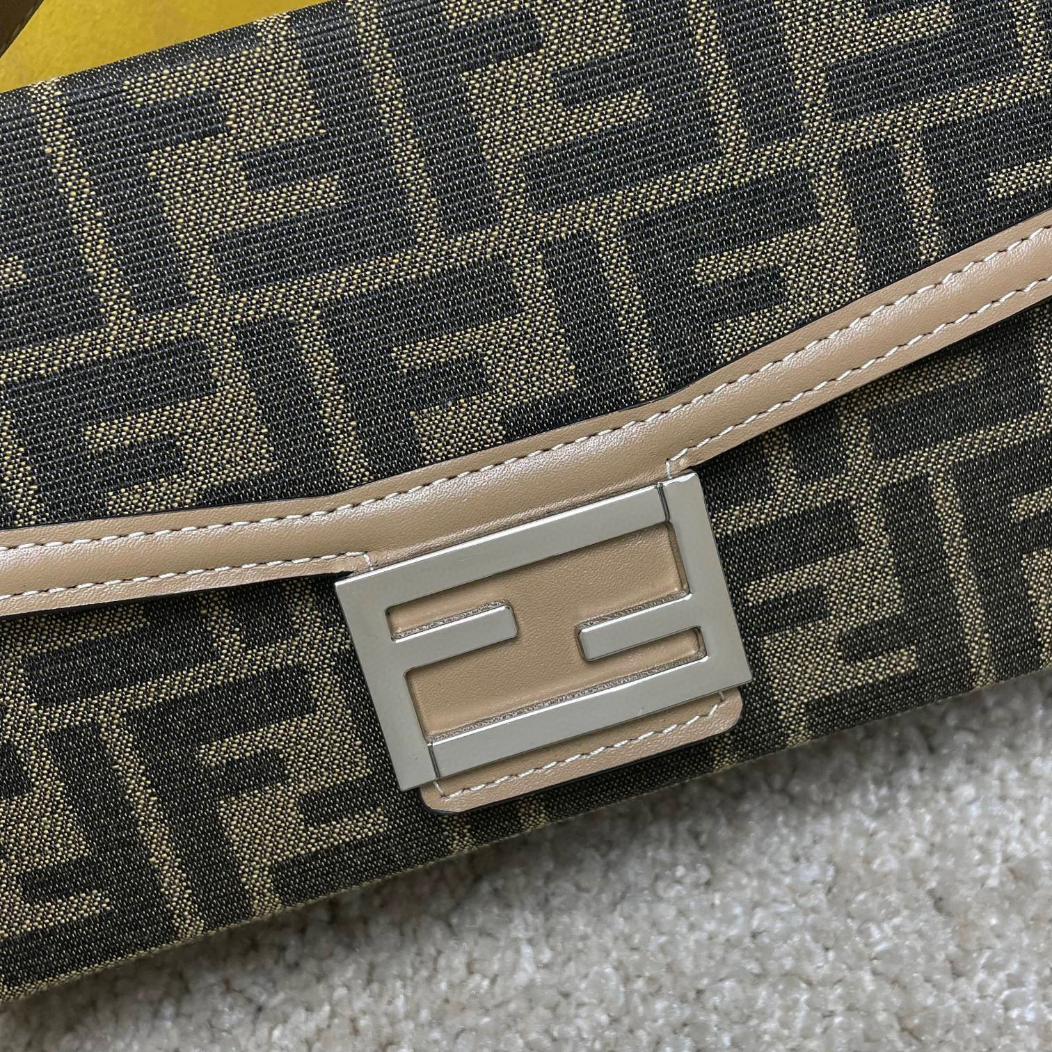 Borsa Fendi Hezibao Dimensioni: 22*13*6,5 cm