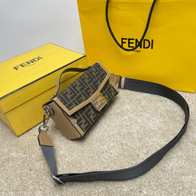 Borsa Fendi Hezibao Dimensioni: 22*13*6,5 cm