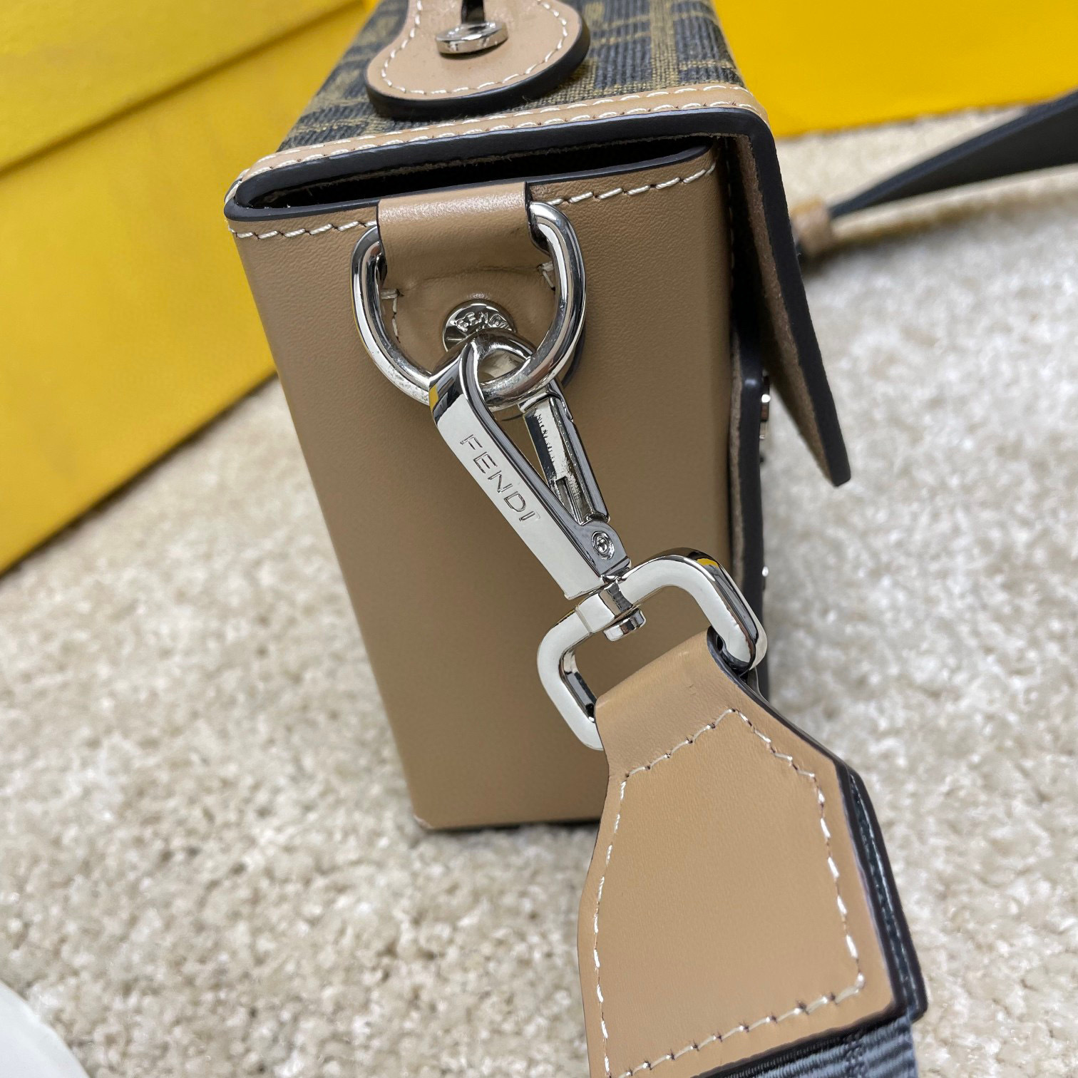 Borsa Fendi Hezibao Dimensioni: 22*13*6,5 cm