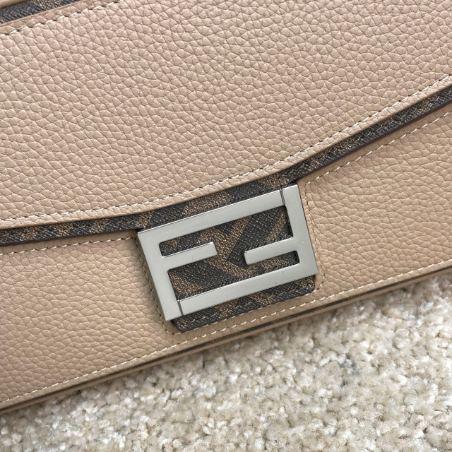 Fendi Hezibao Tasche Größe: 22 x 13 x 6,5 cm