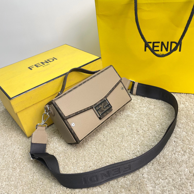 Fendi Hezibao Tasche Größe: 22 x 13 x 6,5 cm