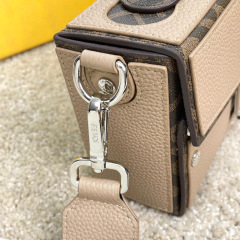 Fendi Hezibao Tasche Größe: 22 x 13 x 6,5 cm