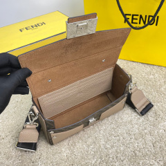 Fendi Hezibao Tasche Größe: 22 x 13 x 6,5 cm