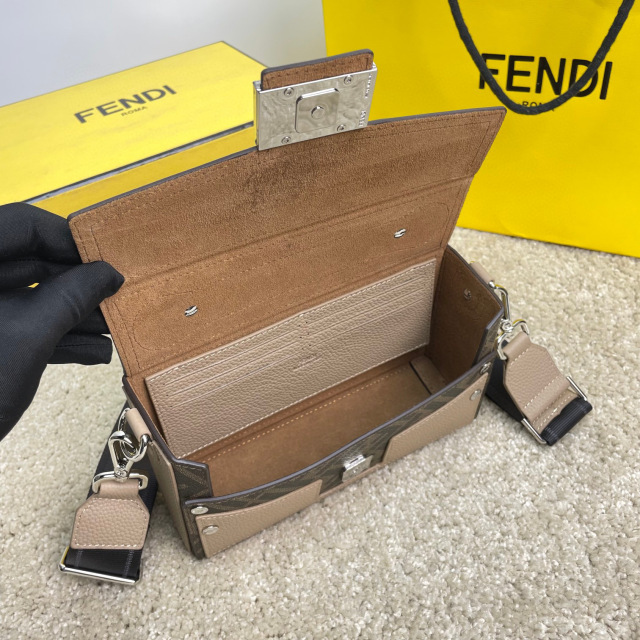 Fendi Hezibao Tasche Größe: 22 x 13 x 6,5 cm