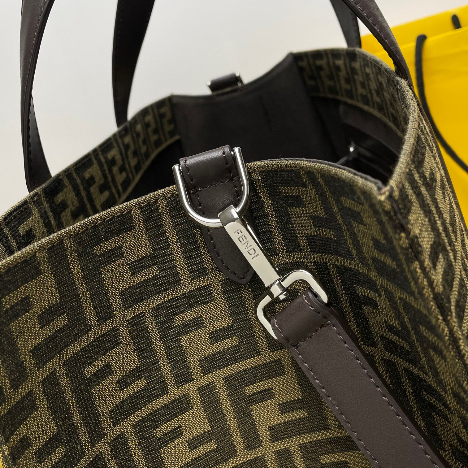 Borsa a mano Fendi Dimensioni: 40*20*35cm