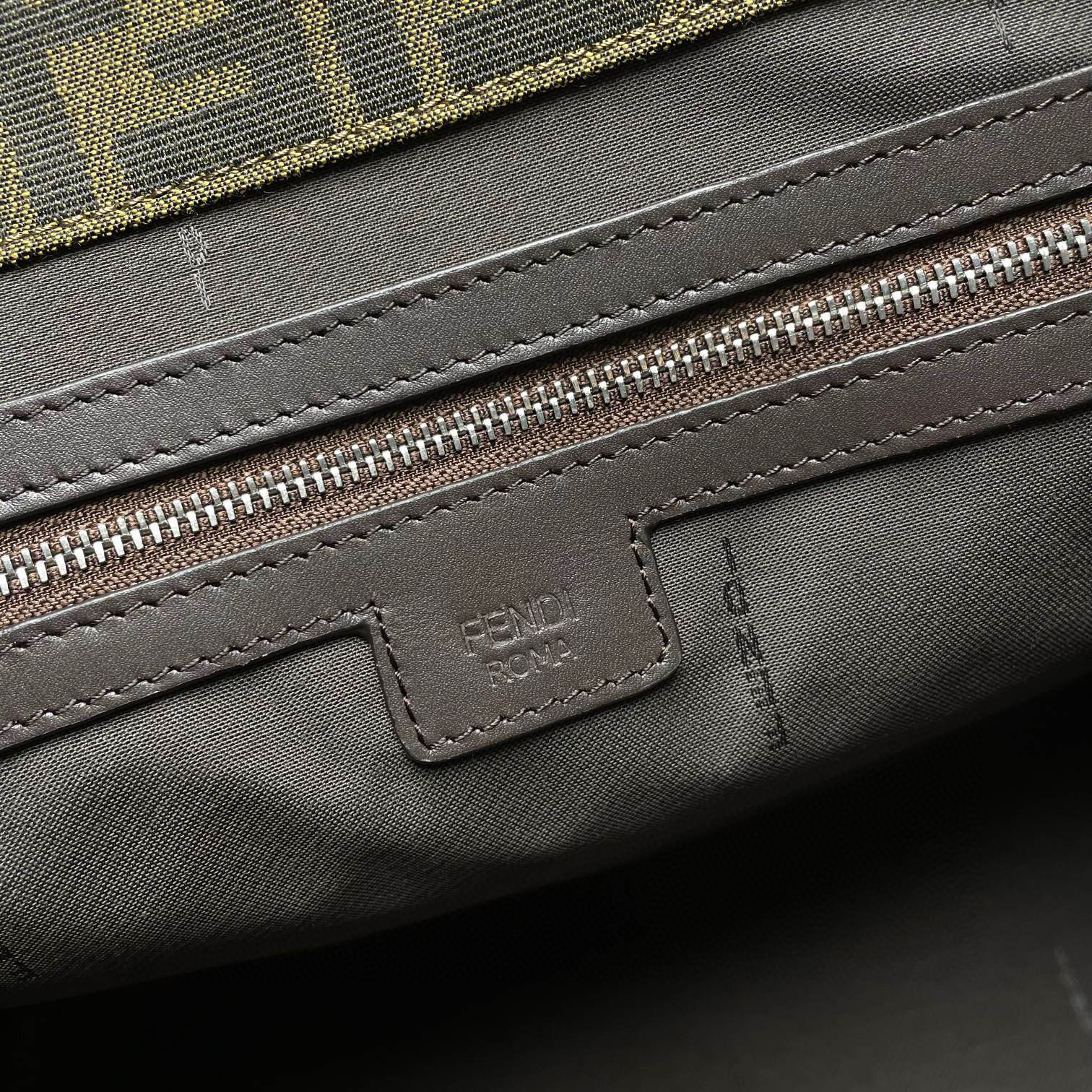 Borsa a mano Fendi Dimensioni: 40*20*35cm
