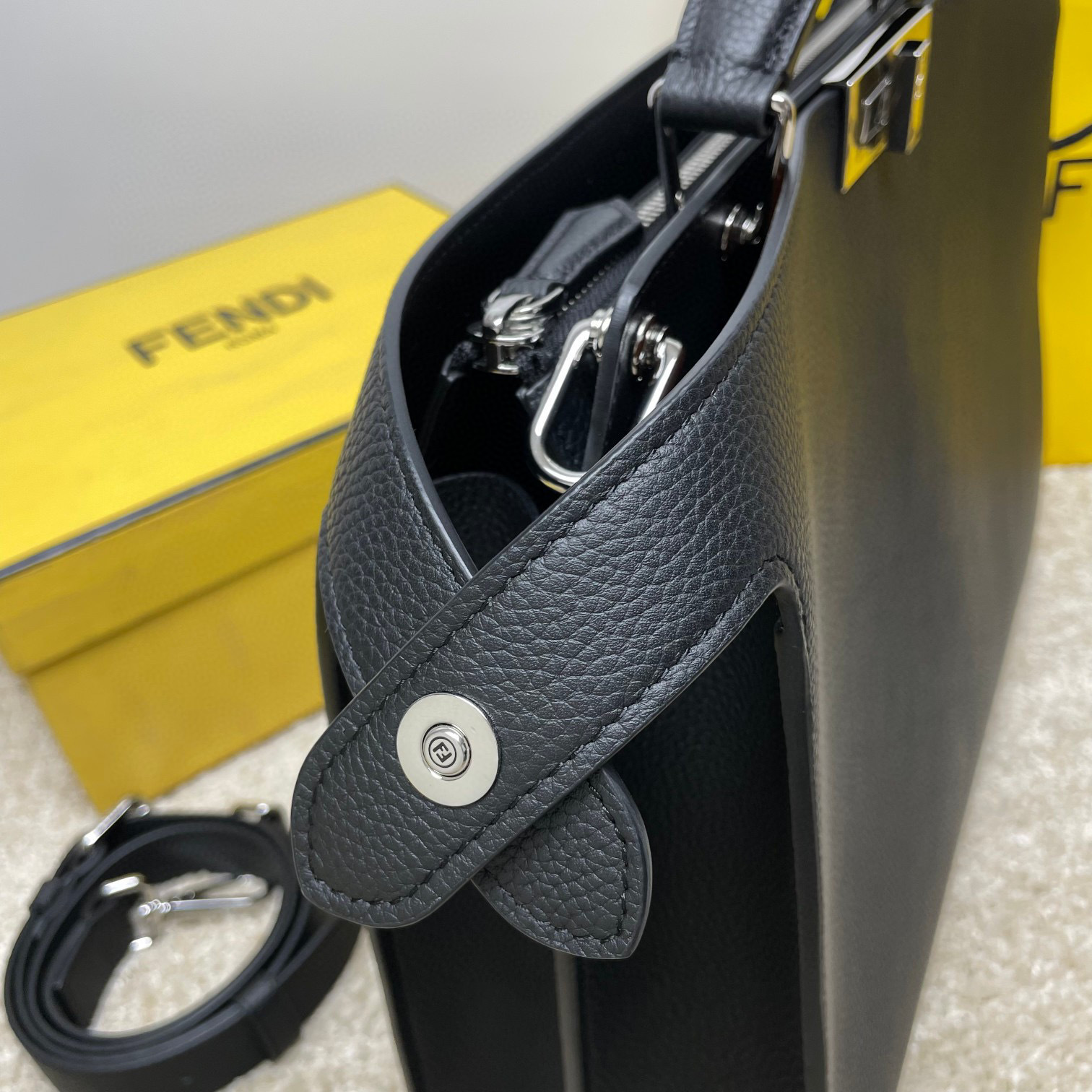 Fendi Handtasche Größe: 38*29*12cm