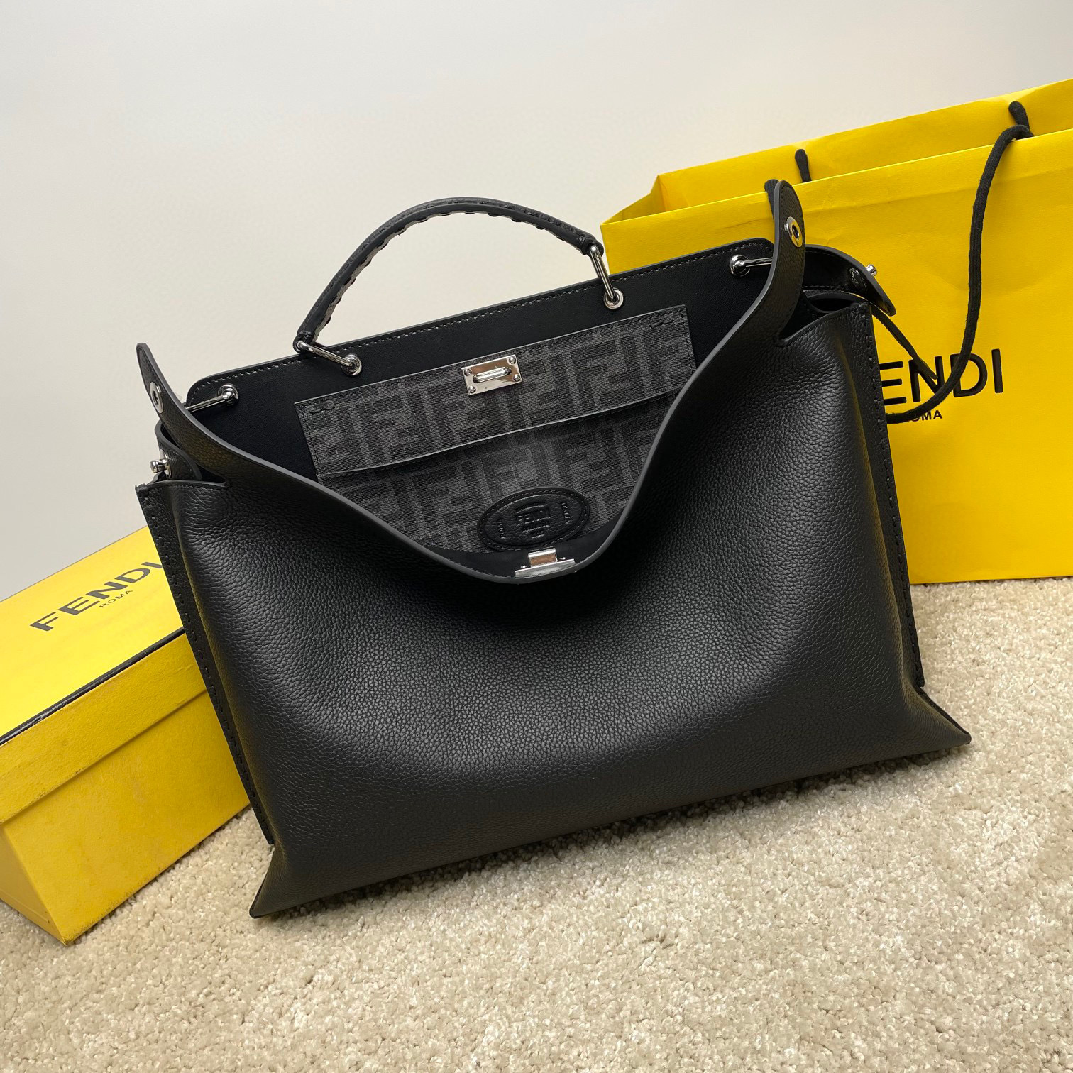 Borsa a mano Fendi Dimensioni: 38*34*12cm