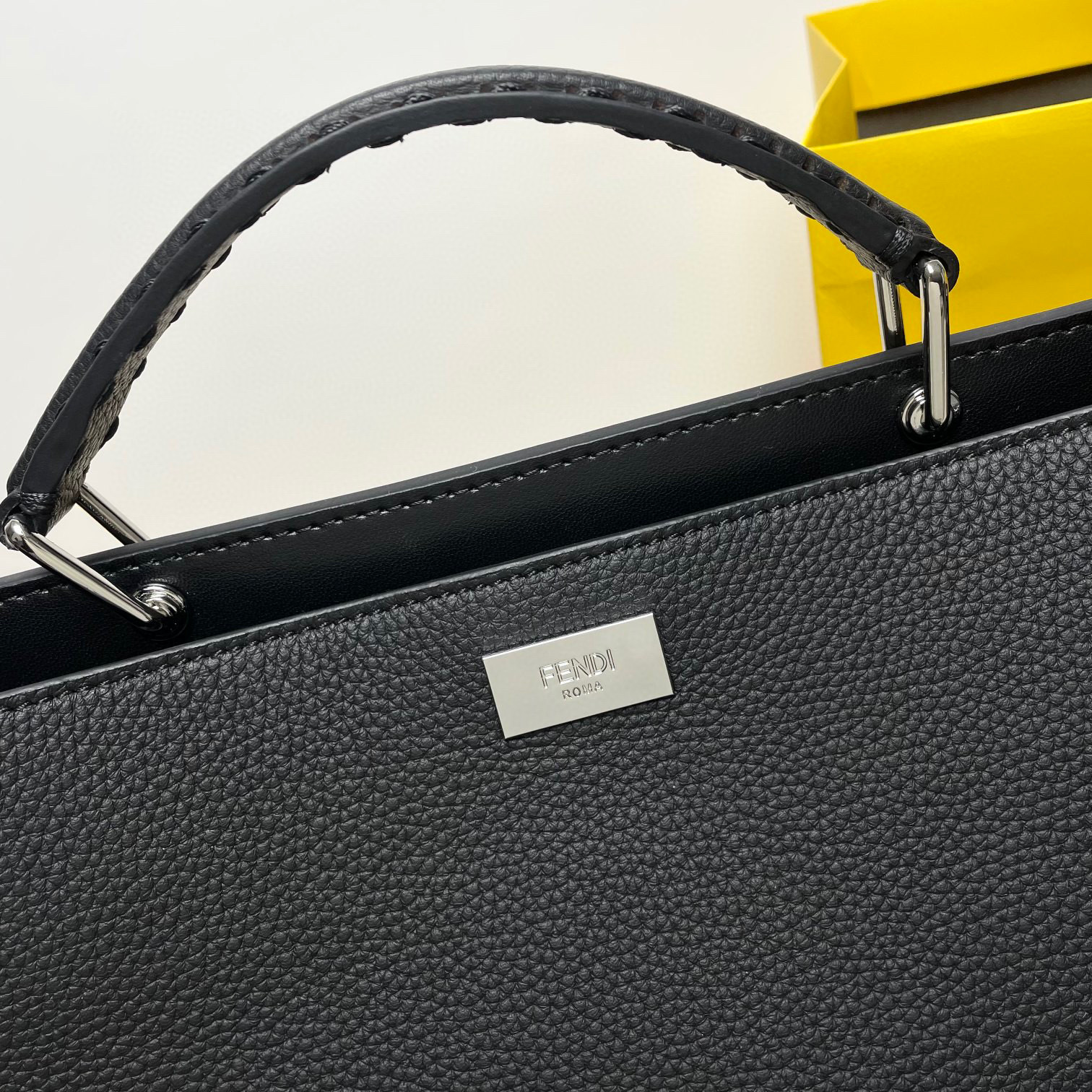 Borsa a mano Fendi Dimensioni: 38*34*12cm