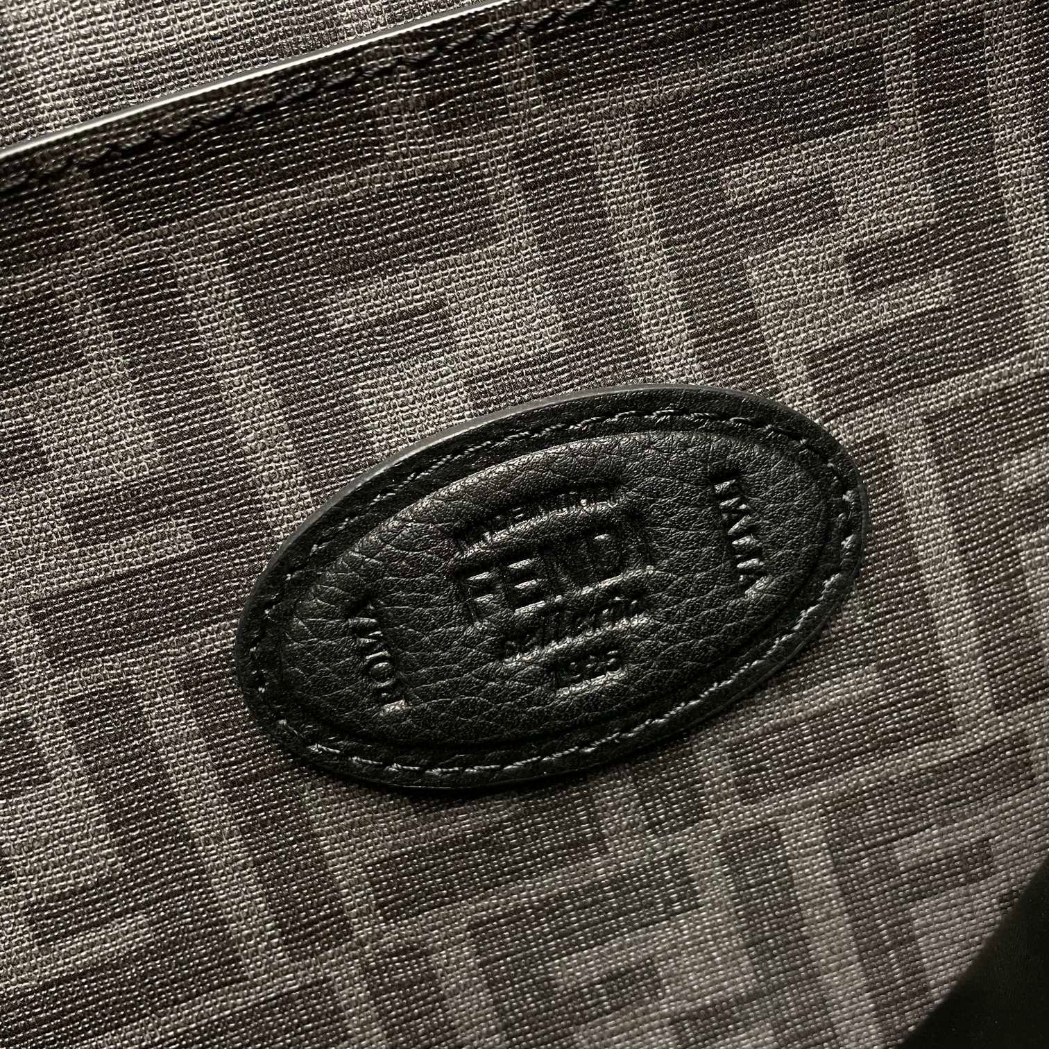 Borsa a mano Fendi Dimensioni: 38*34*12cm