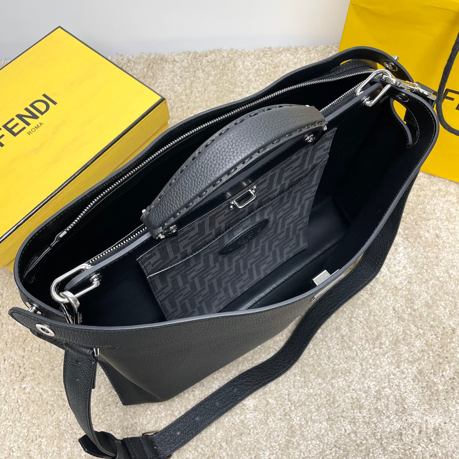 Borsa a mano Fendi Dimensioni: 38*34*12cm