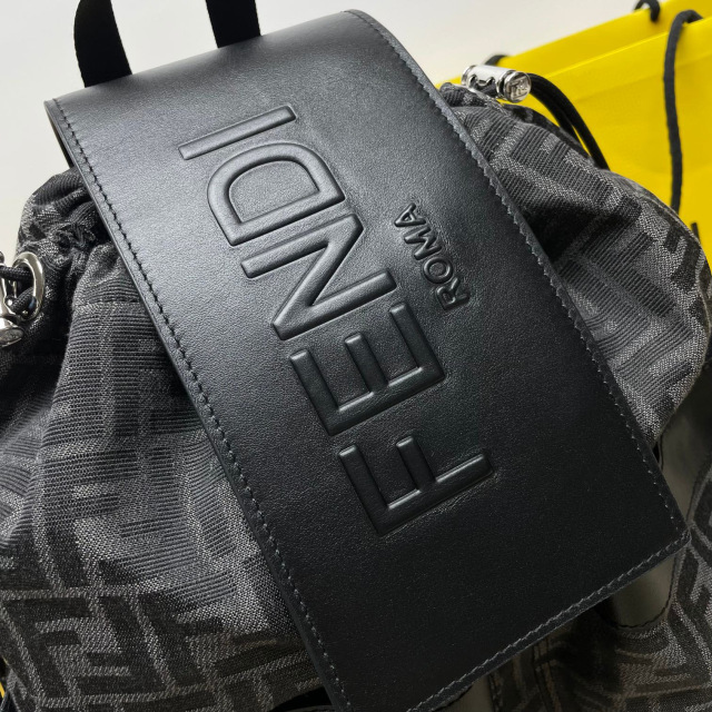 Borsa zaino Fendi Dimensioni: 31*16*36cm