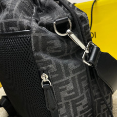 Borsa zaino Fendi Dimensioni: 31*16*36cm