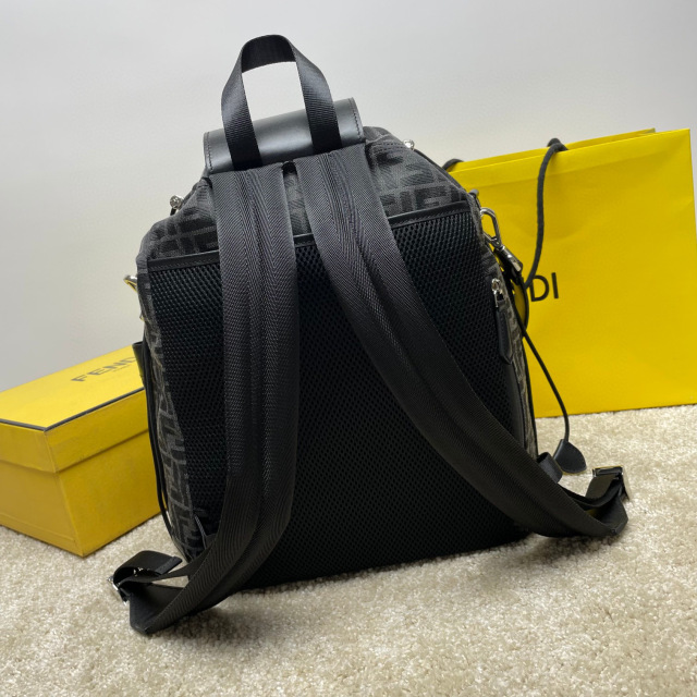 Borsa zaino Fendi Dimensioni: 31*16*36cm