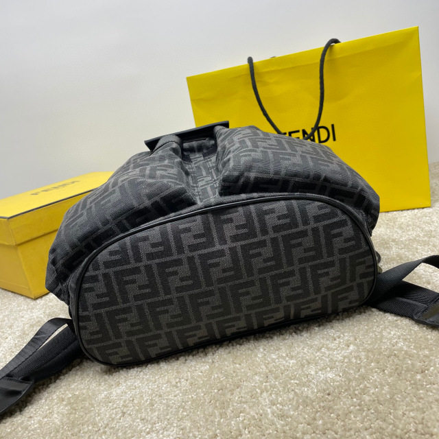 Borsa zaino Fendi Dimensioni: 31*16*36cm