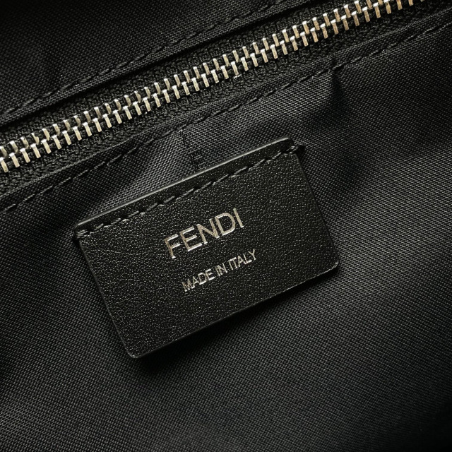 Borsa zaino Fendi Dimensioni: 31*16*36cm