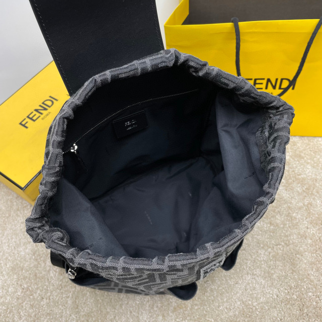 Borsa zaino Fendi Dimensioni: 31*16*36cm