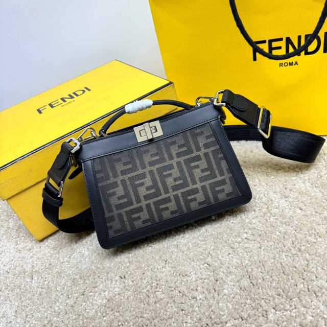 Borsa a mano Fendi Dimensioni: 23*6*14,5 cm