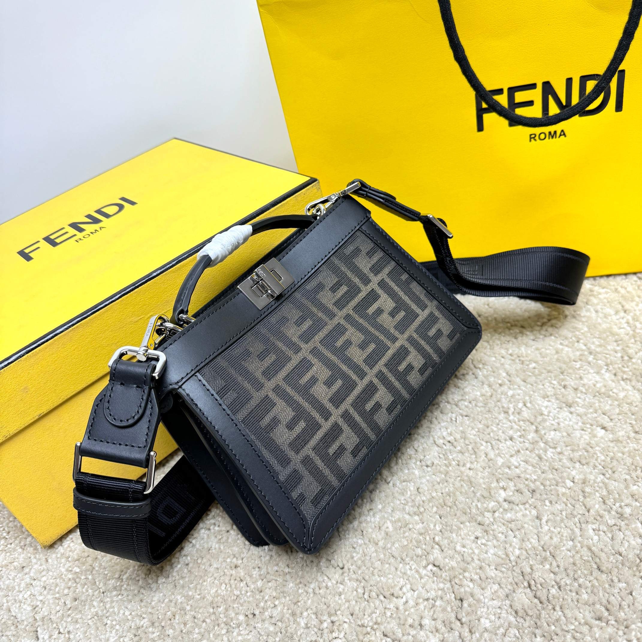Borsa a mano Fendi Dimensioni: 23*6*14,5 cm