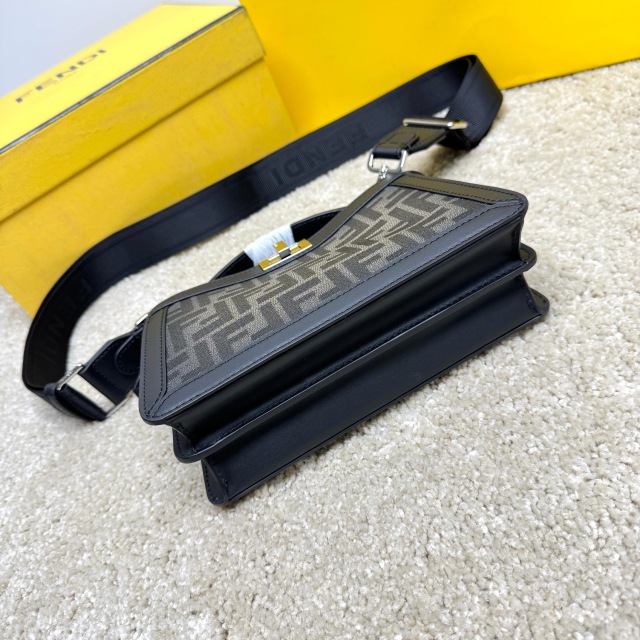Borsa a mano Fendi Dimensioni: 23*6*14,5 cm