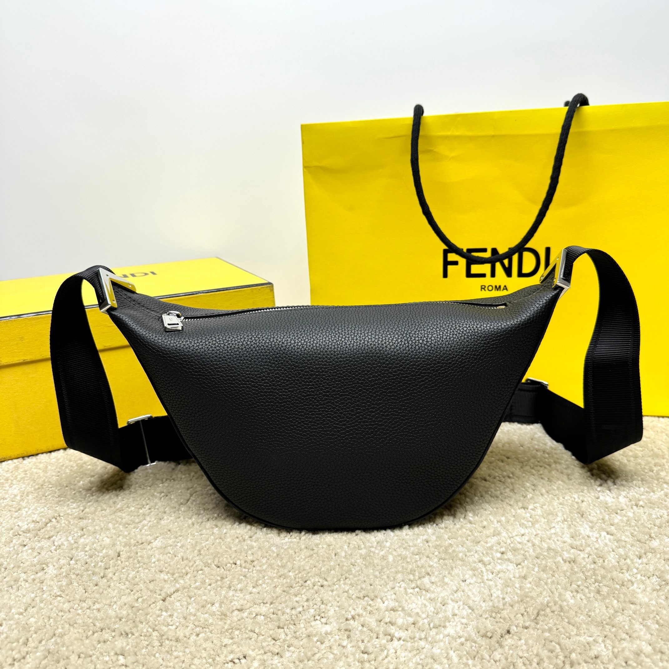 Borsa a tracolla/corriere Fendi Dimensioni: 33*18*10cm