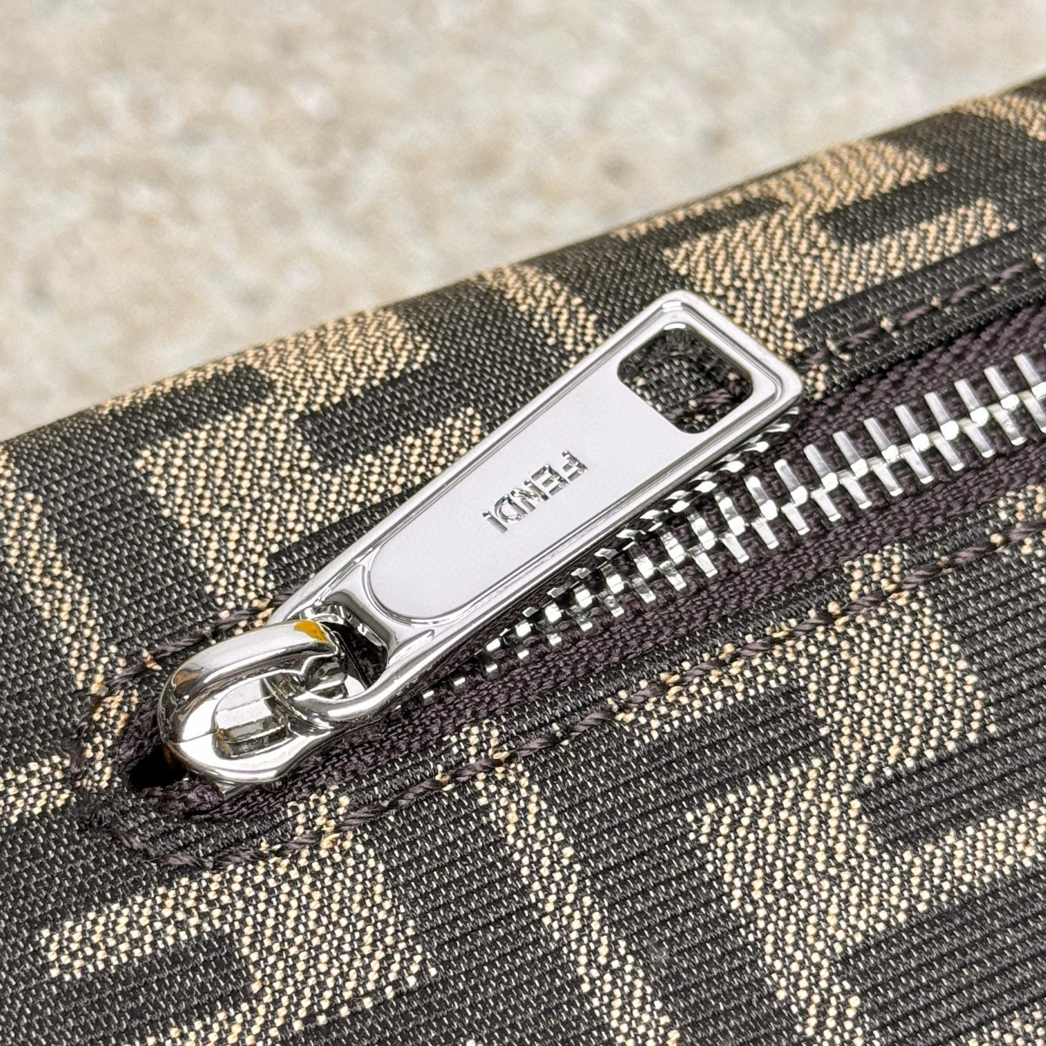 Fendi messenger/courier bag Size：33*18*10cm