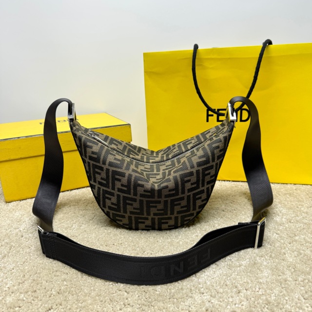 Fendi messenger/courier bag Size：33*18*10cm