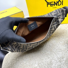 Fendi messenger/courier bag Size：33*18*10cm